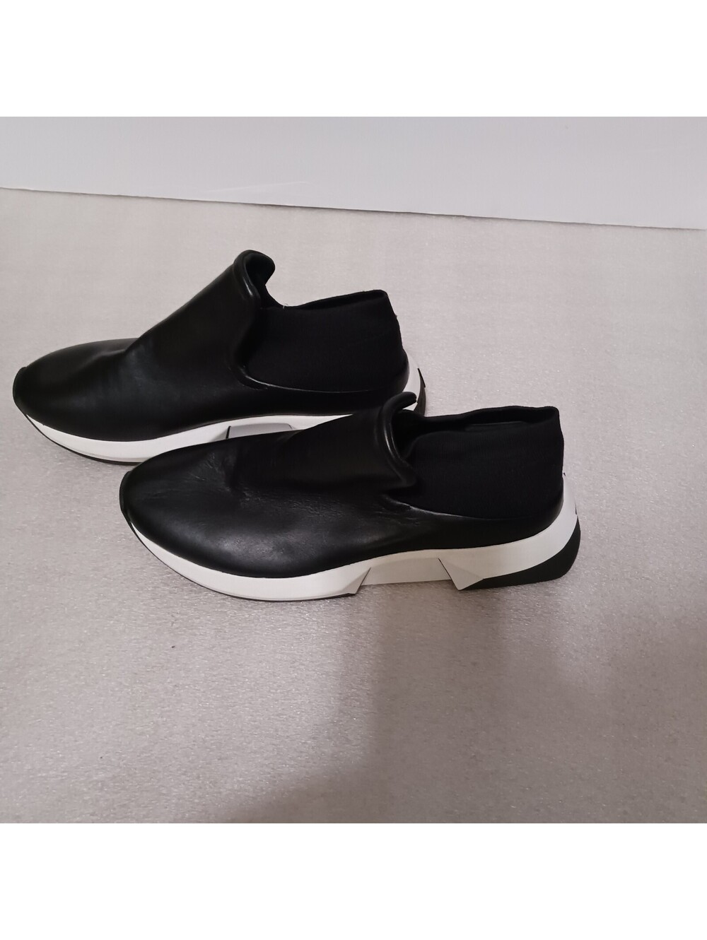 Via Spigo Mens Black and white Sneakers Shoes  Size  6.5